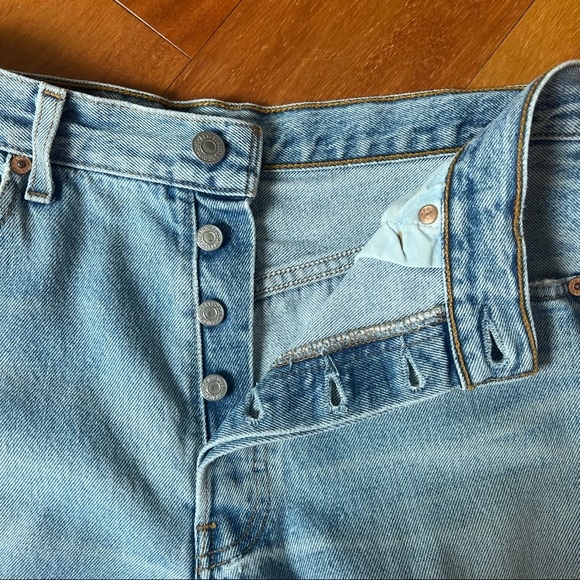 Levi’s 501 light wash blue distressed 90s straight leg jeans - Picture 4 of 11